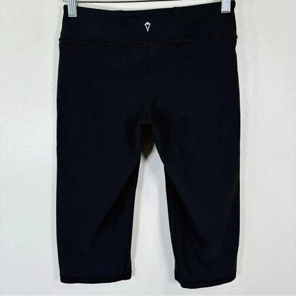 Ivivva Girl Cropped  Reversible Legging - Picture 13 of 13